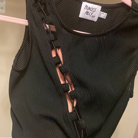 Princess Polly crop top with criss-cross open front design - Picture 2 of 2